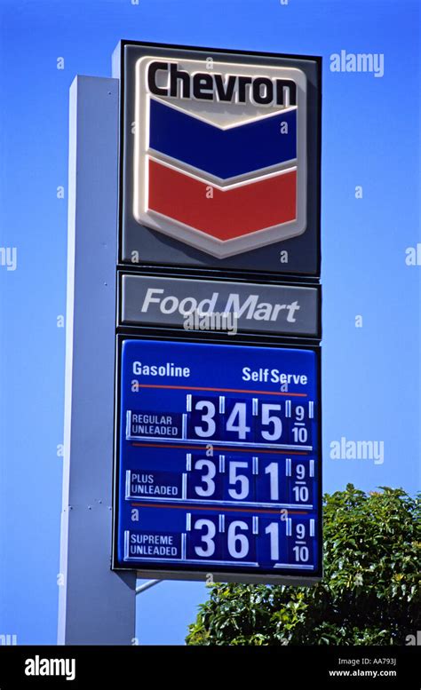 gas prices under 3 dollars per gallon